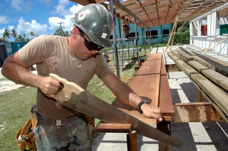 charpentier-CABASSE-min_worker_construction_building_carpenter_male_job_build_helmet-893290